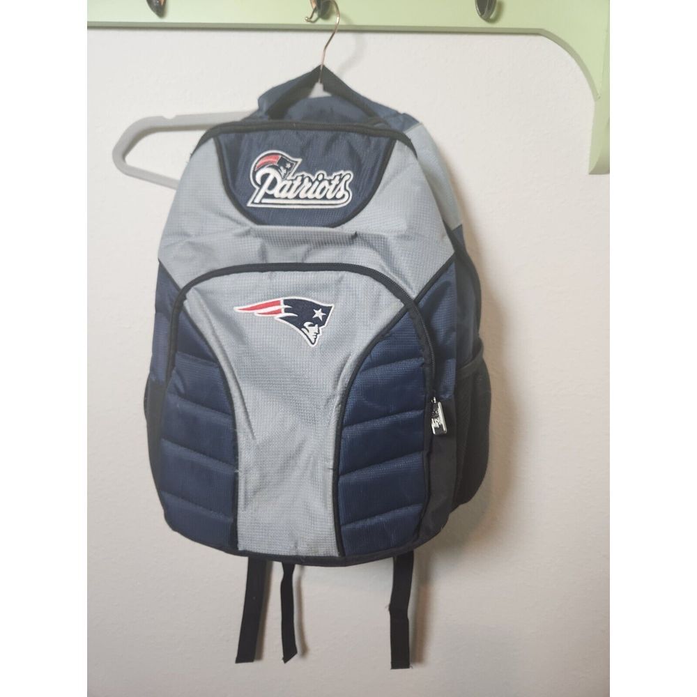 New England‎ Patriots NFL Backpack Embroidered Logo Gray Blue Padded School Book